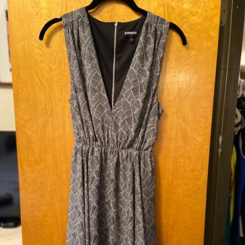 Black and White Short Express Dress